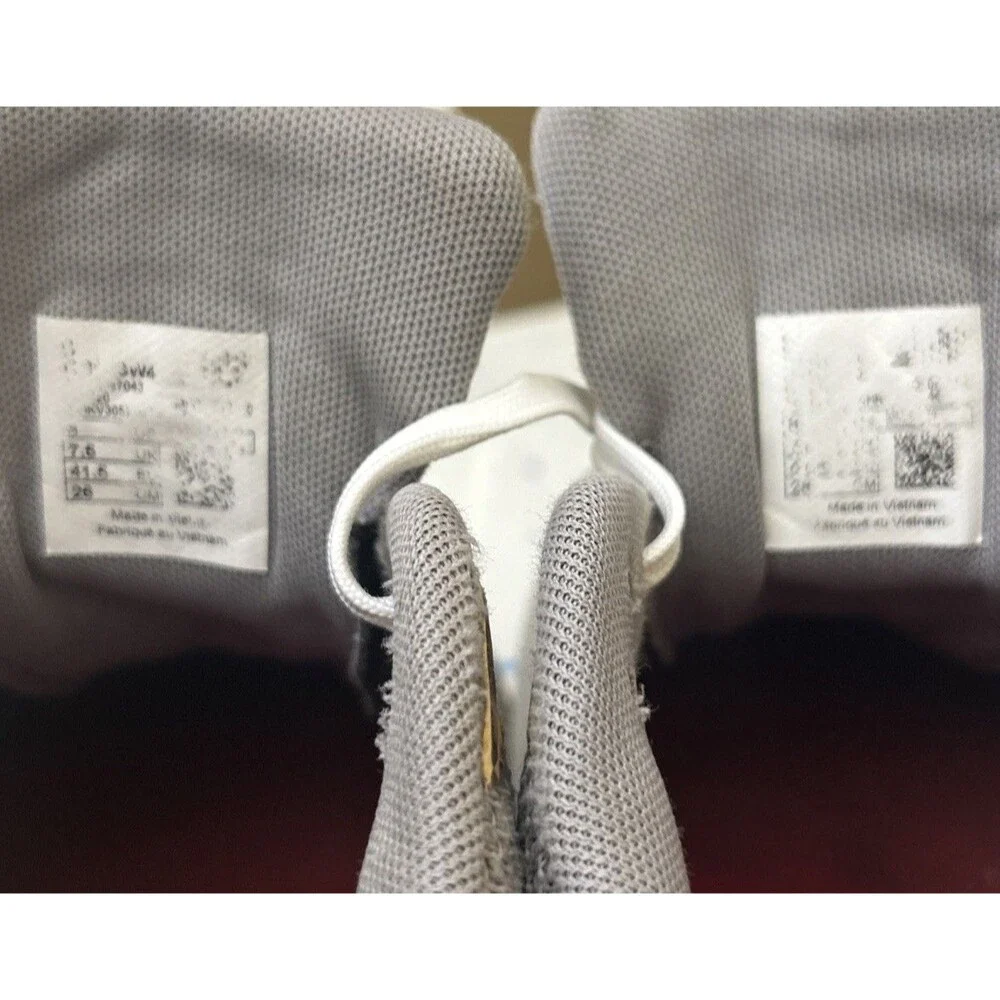 New Balance Men's Size 8  T3000GW4 Gray & White Shoe